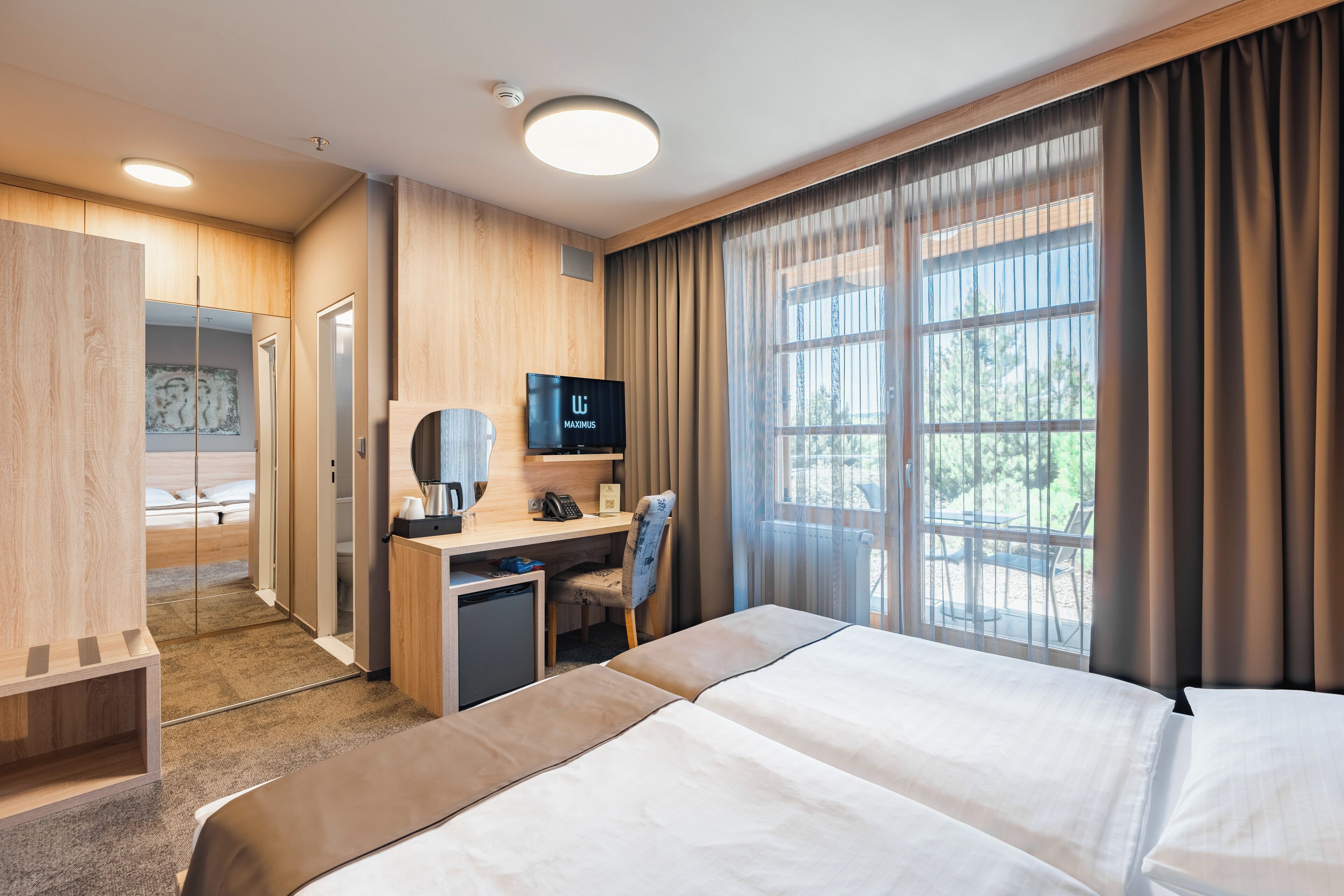 1 bedroom, hypo-allergenic bedding, minibar, in-room safe