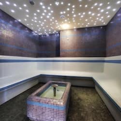 Espace de soins pour les couples, sauna, bain à remous, hammam
