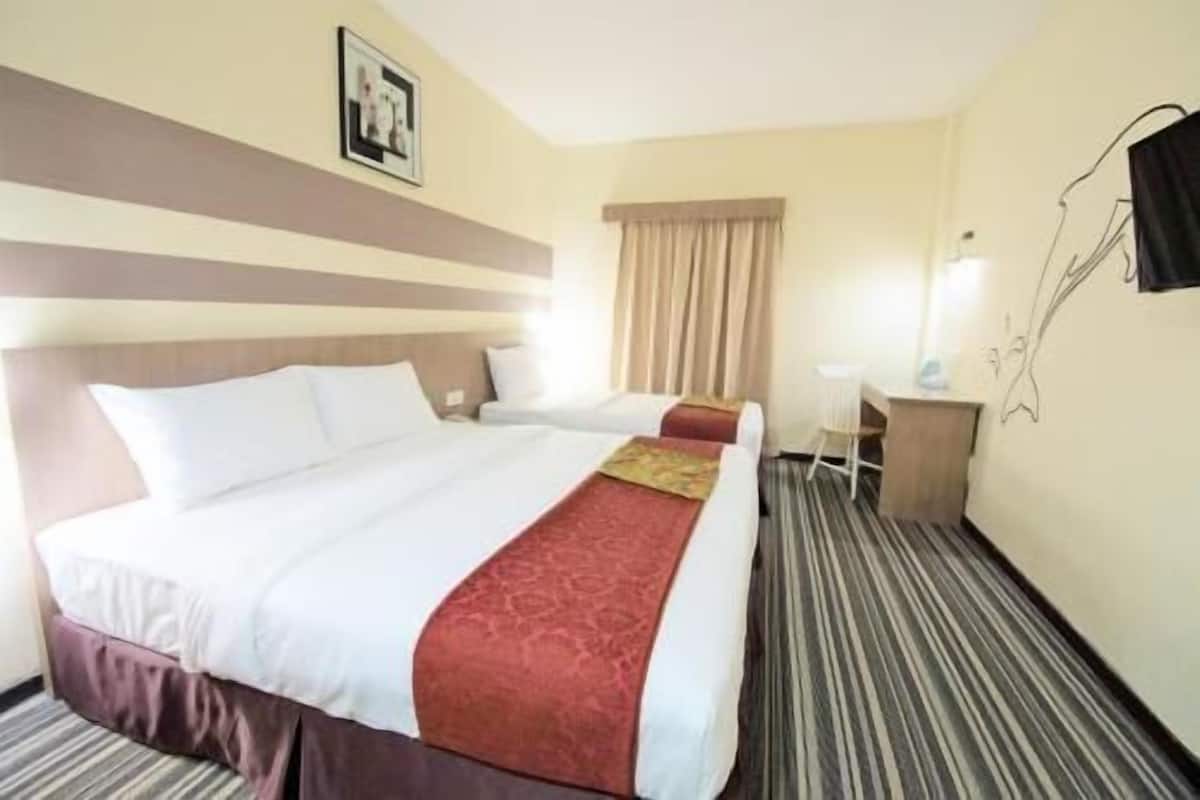 1 quarto, cofres nos quartos, escrivaninha
