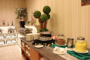 Breakfast (MYR 18.00 per person)