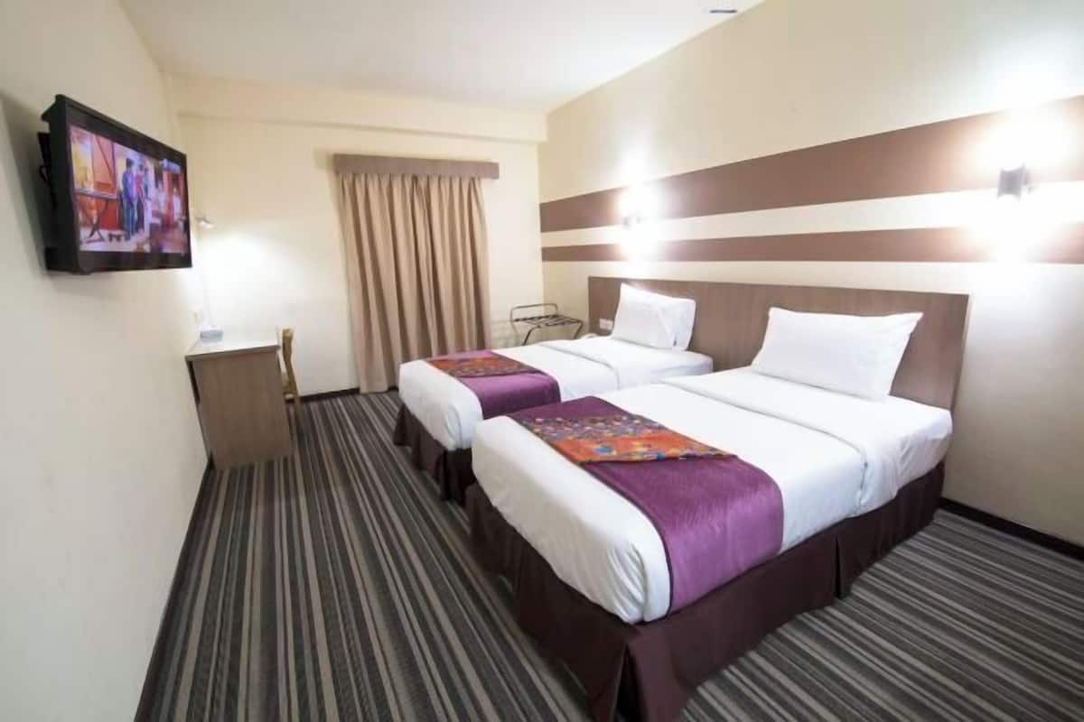 1 bedroom, in-room safe, desk, laptop workspace