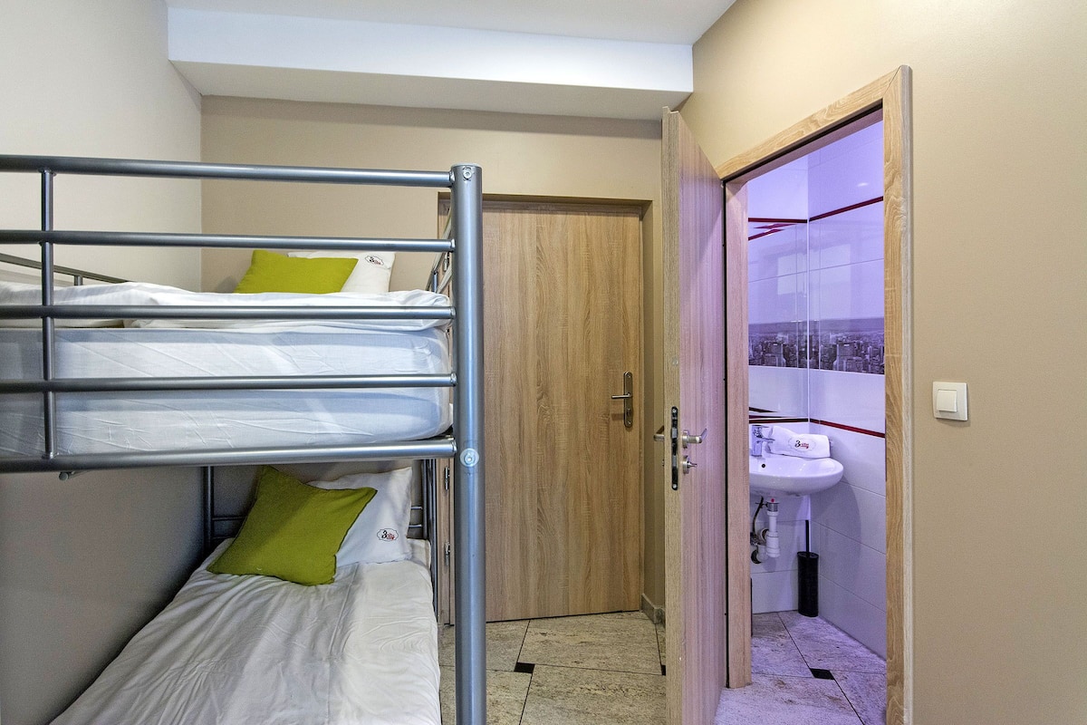 Premium bedding, soundproofing, free WiFi