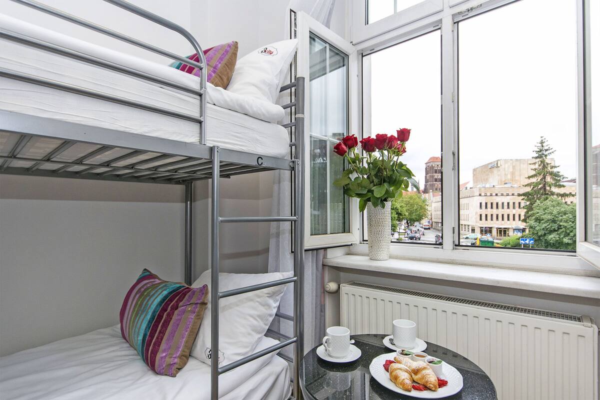 Premium bedding, soundproofing, free WiFi