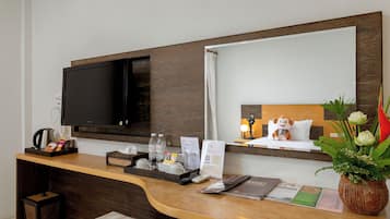 Frigobar, cofres nos quartos, escrivaninha, berços grátis