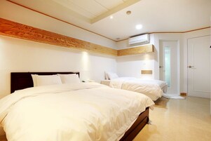 Twin Room | Minibar, individually decorated, individually furnished