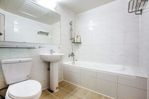 Double Room | Bathroom | Combined shower/tub, deep soaking tub, rainfall showerhead