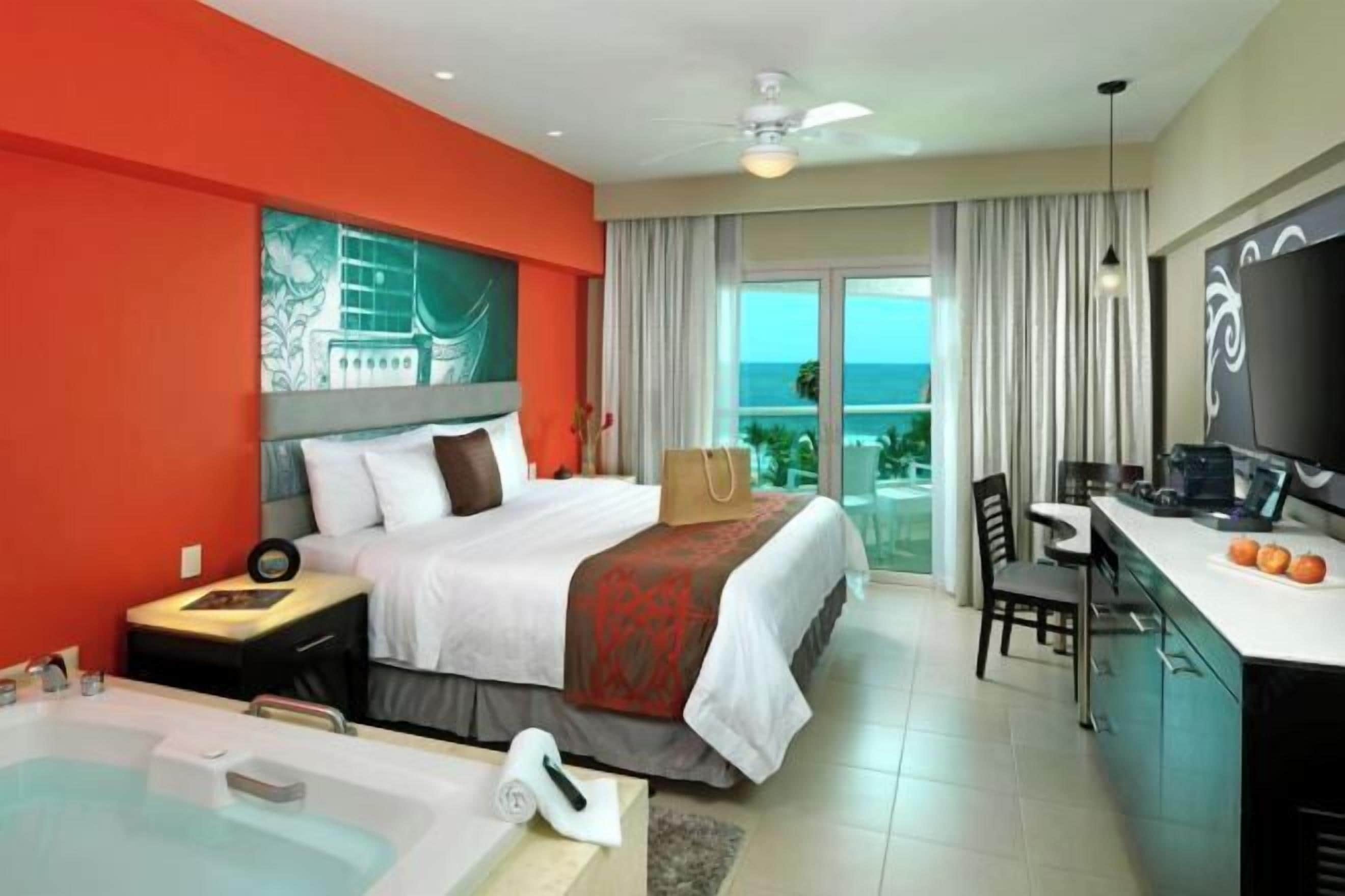 Egyptian cotton sheets, premium bedding, down duvets, free minibar