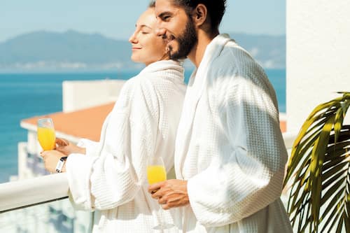 Egyptian cotton sheets, premium bedding, down duvets, free minibar