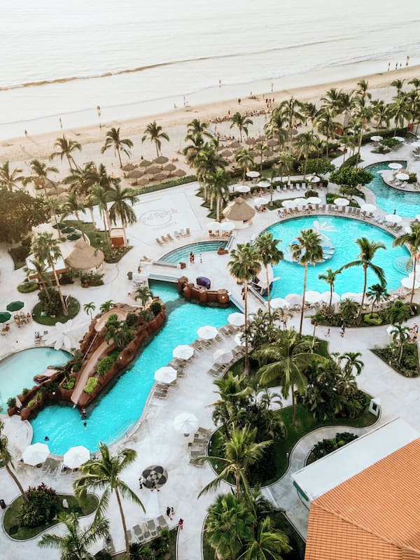 2 outdoor pools, pool umbrellas, sun loungers