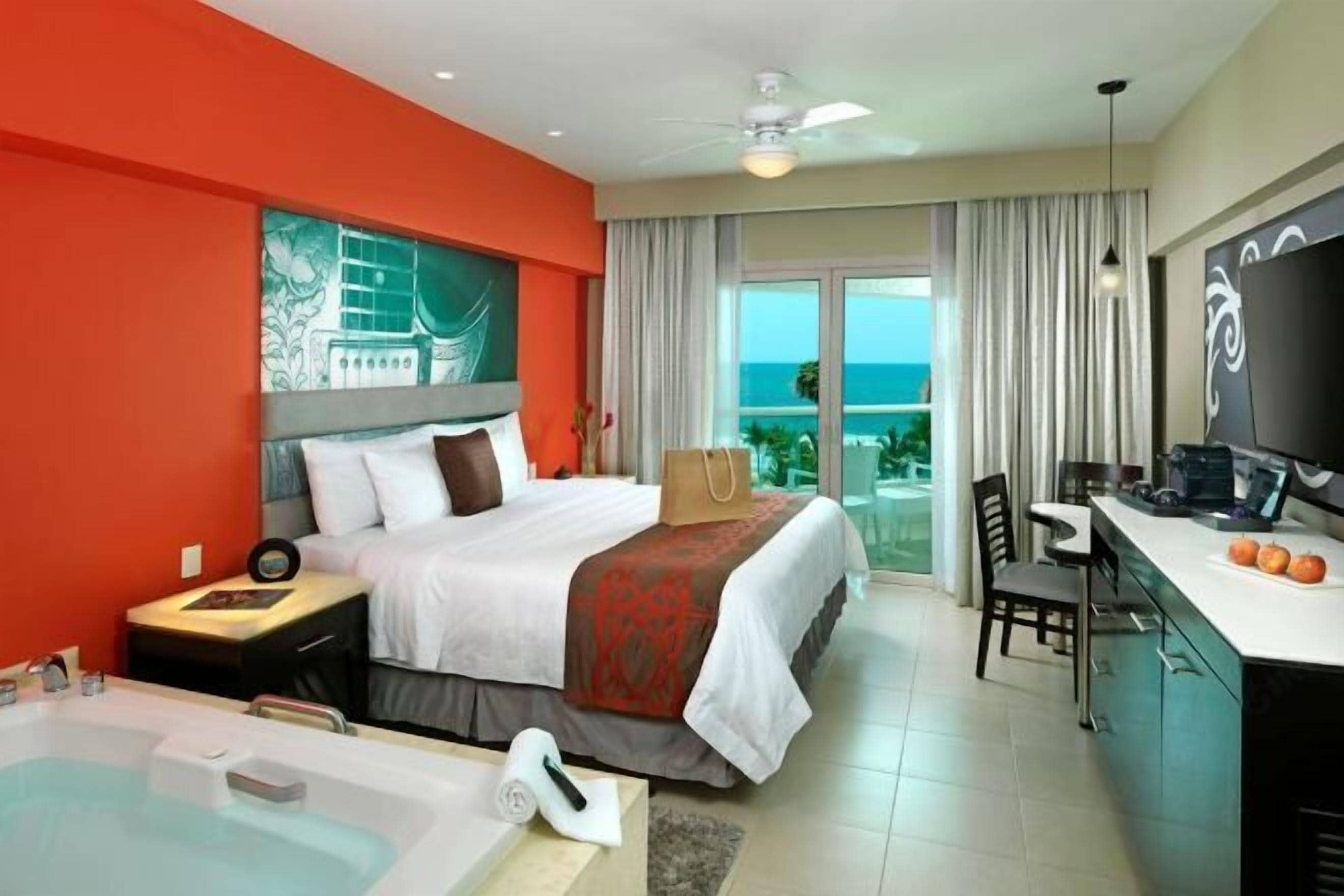 Egyptian cotton sheets, premium bedding, down duvets, free minibar