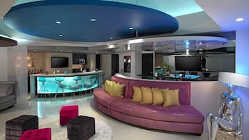 5 bares, 2 bares junto a la piscina, bar en la piscina