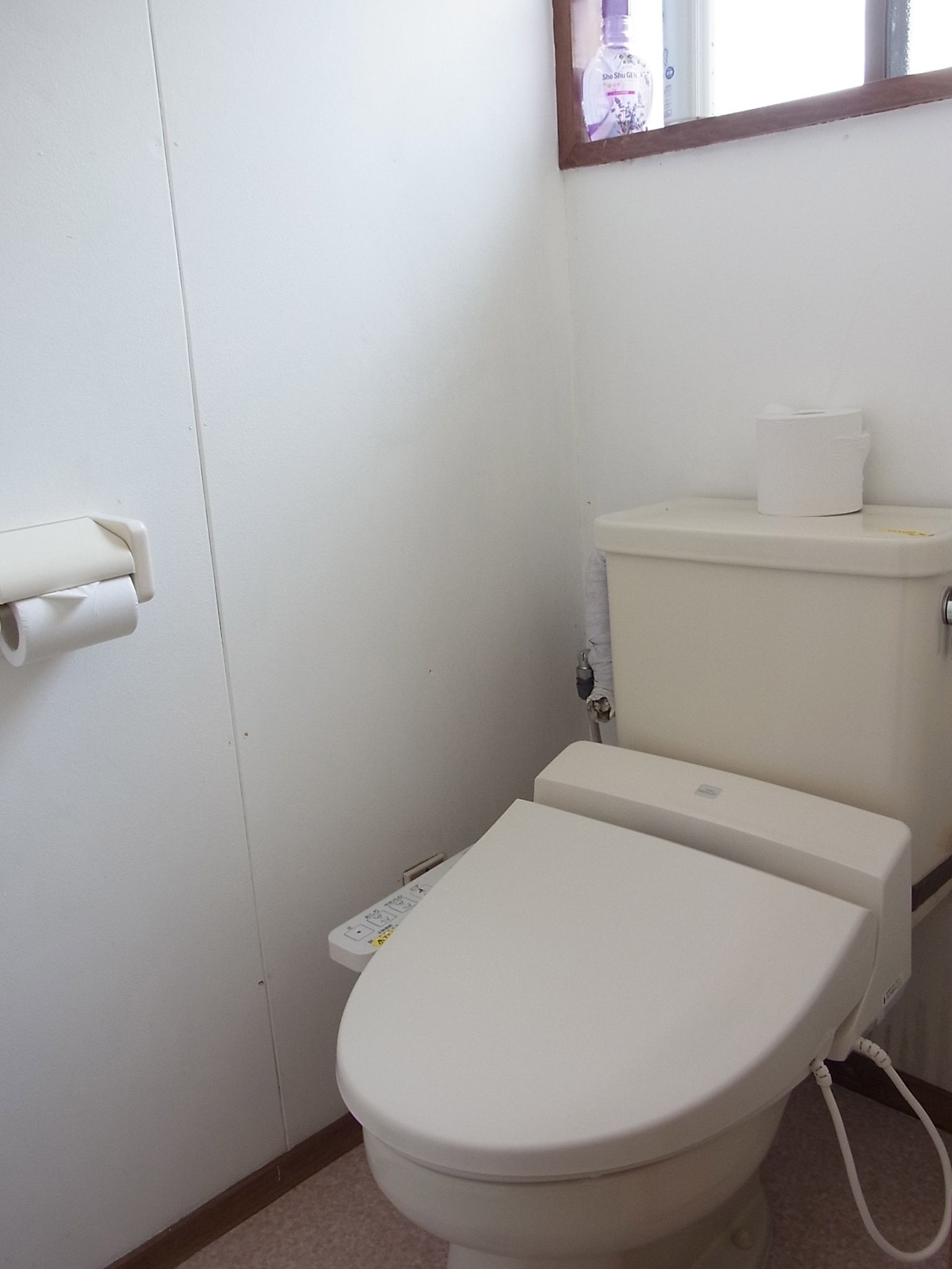 Bồn tắm nước khoáng, đồ dùng nhà tắm miễn phí, máy sấy tóc 