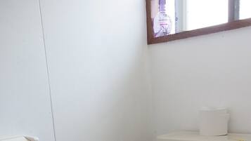 Spring water tub, free toiletries, hair dryer, slippers