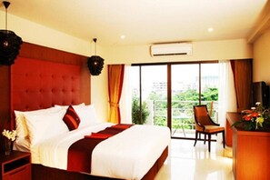 Premium bedding, pillow-top beds, minibar, in-room safe - Ziniza The Boutique Service Apartment (Bangkok)