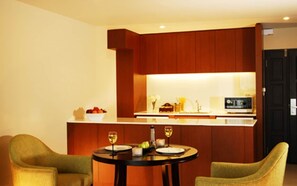 Breakfast, lunch, dinner served; Thai cuisine  - Ziniza The Boutique Service Apartment (Bangkok)