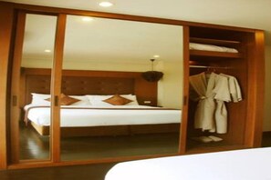 Premium bedding, pillow-top beds, minibar, in-room safe