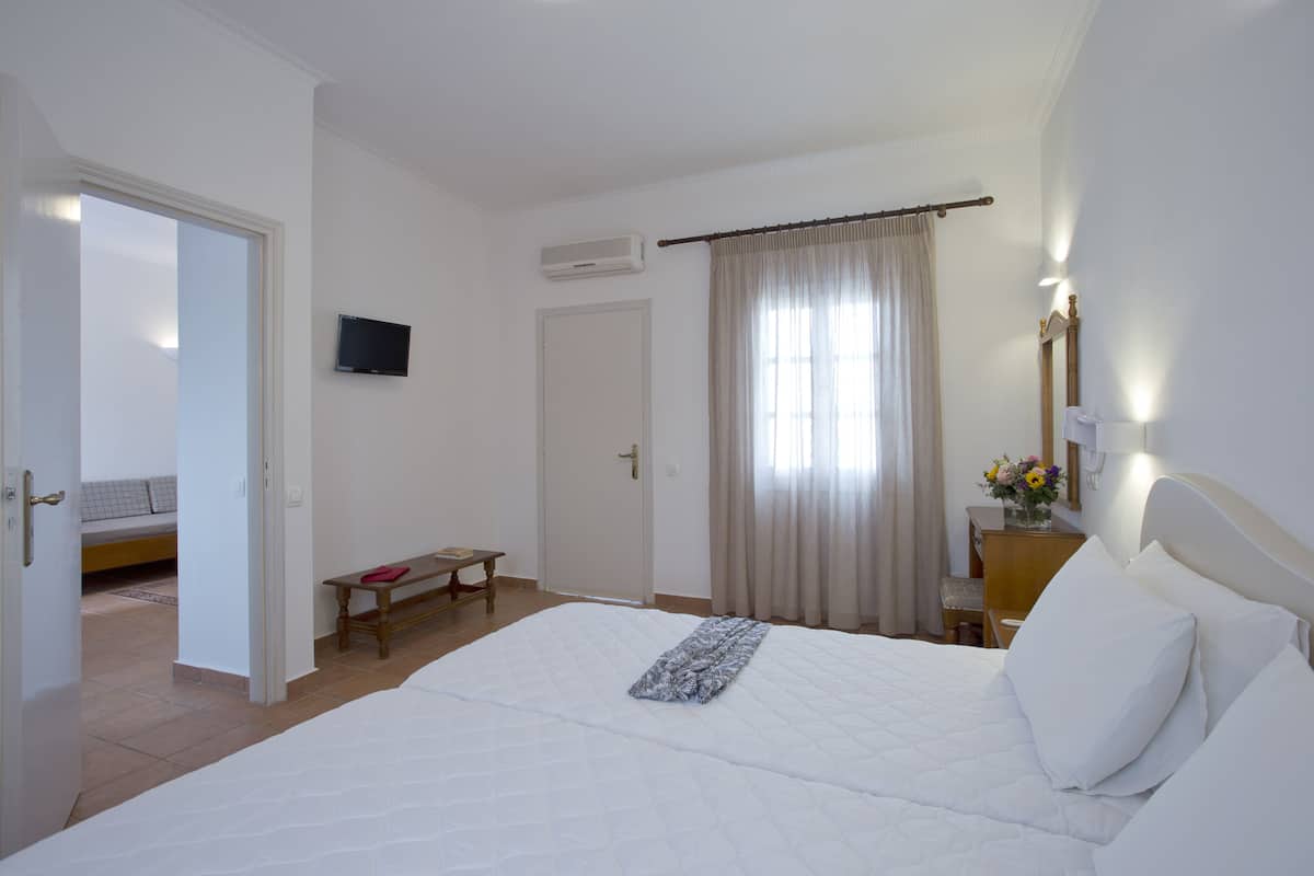 WiFi (free), bed sheets