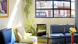 Lobby - Hotel Tres Cruces (Montevideo)