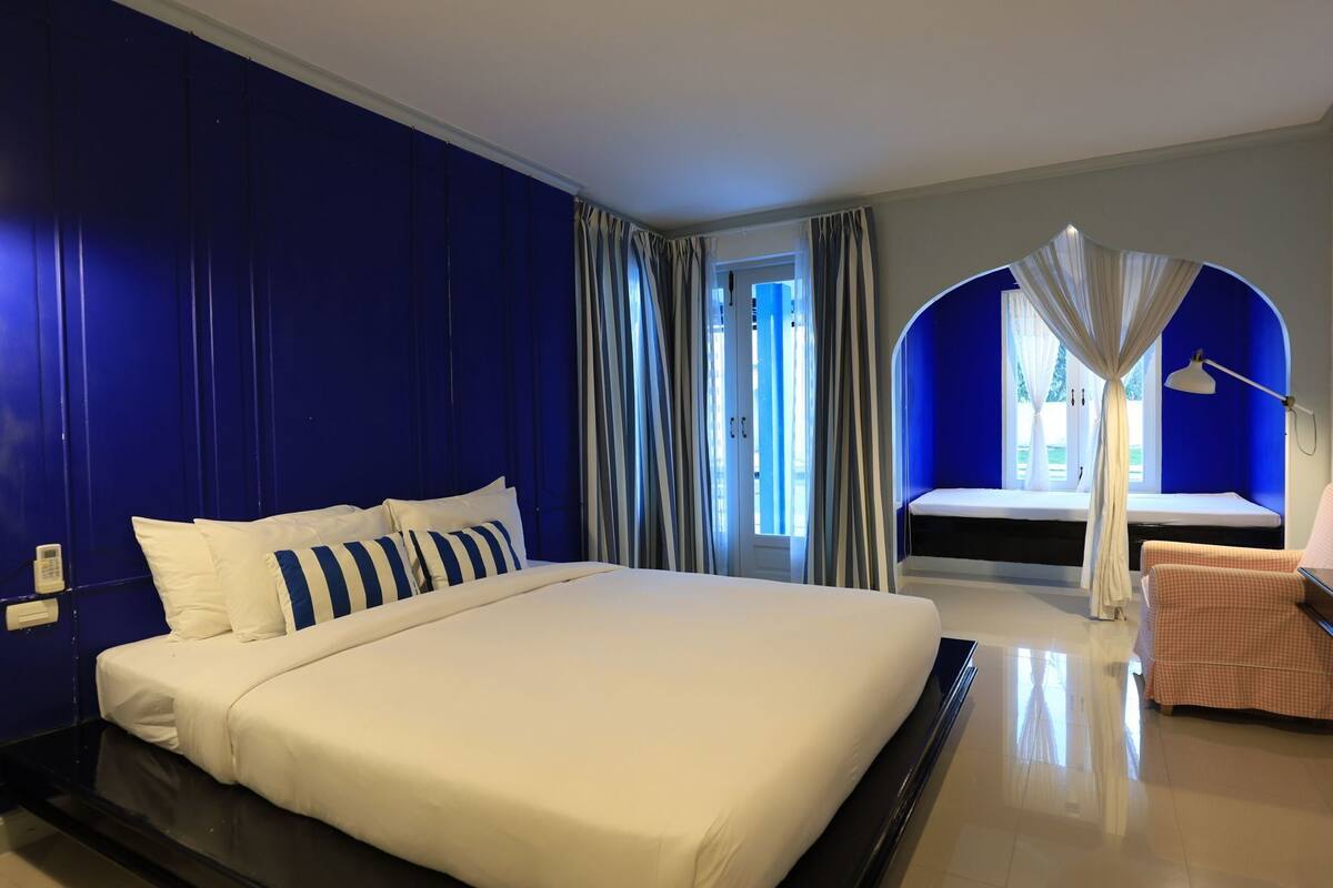 1 bedroom, premium bedding, down comforters, Select Comfort beds