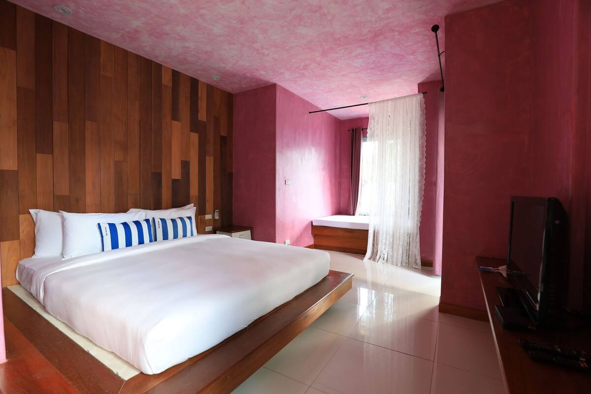 1 bedroom, premium bedding, down comforters, Select Comfort beds