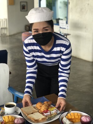 Petit déjeuner buffet compris tous les jours