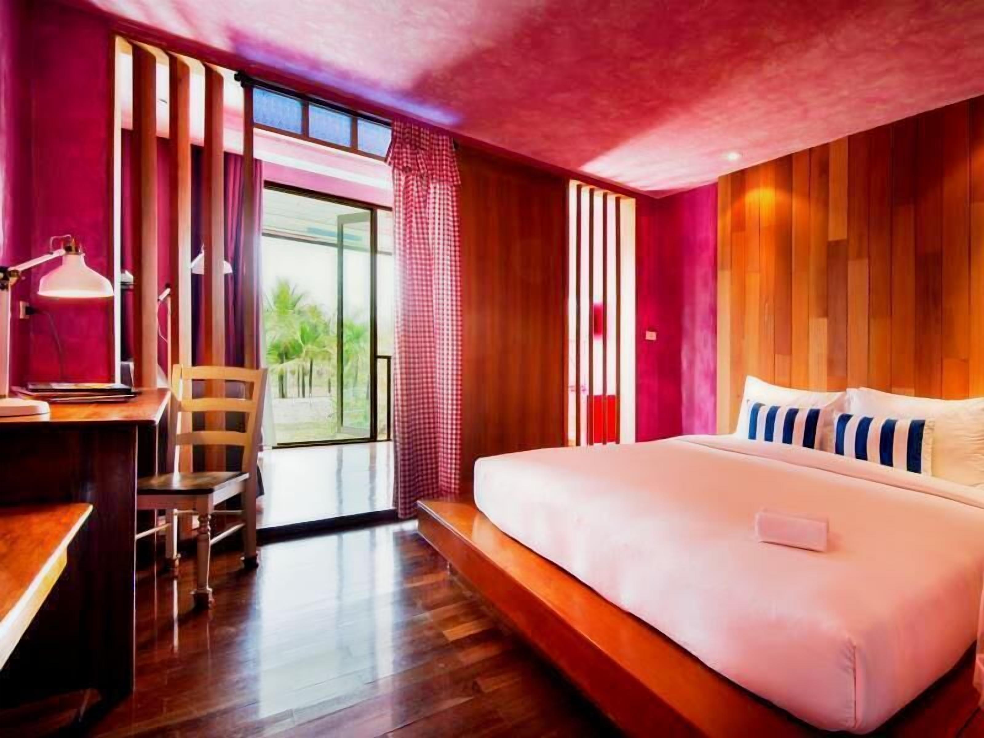 1 bedroom, premium bedding, down comforters, Select Comfort beds