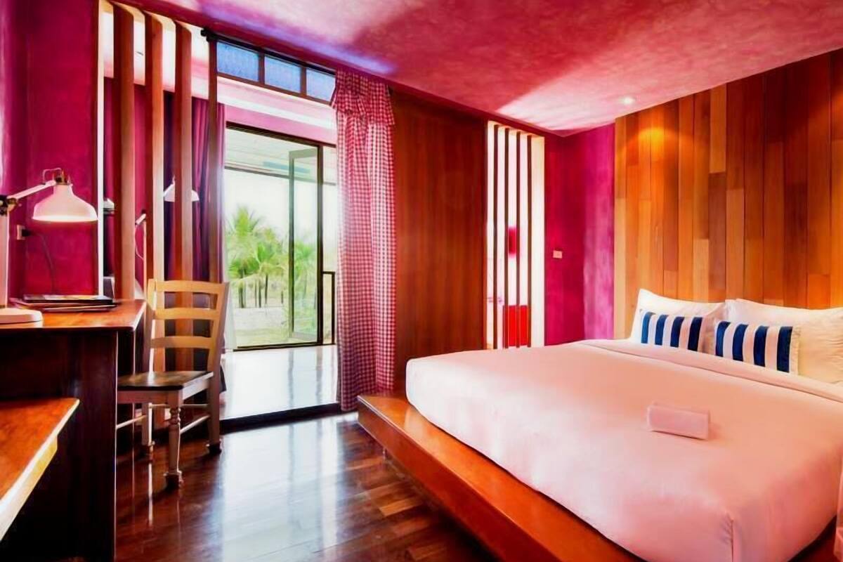 1 bedroom, premium bedding, down comforters, Select Comfort beds