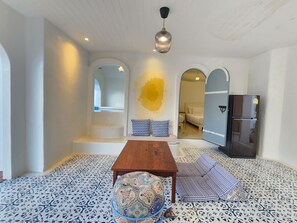 Family 2 bedrooms River Access with pool and 1 bathroom | Area keluarga | Televisi LED 32-inci dengan saluran TV satelit dan TV