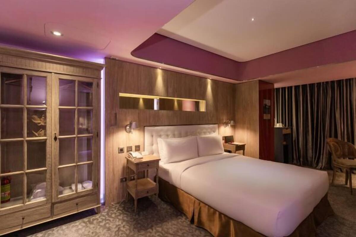 Premium bedding, in-room safe, desk, iron/ironing board (on request)