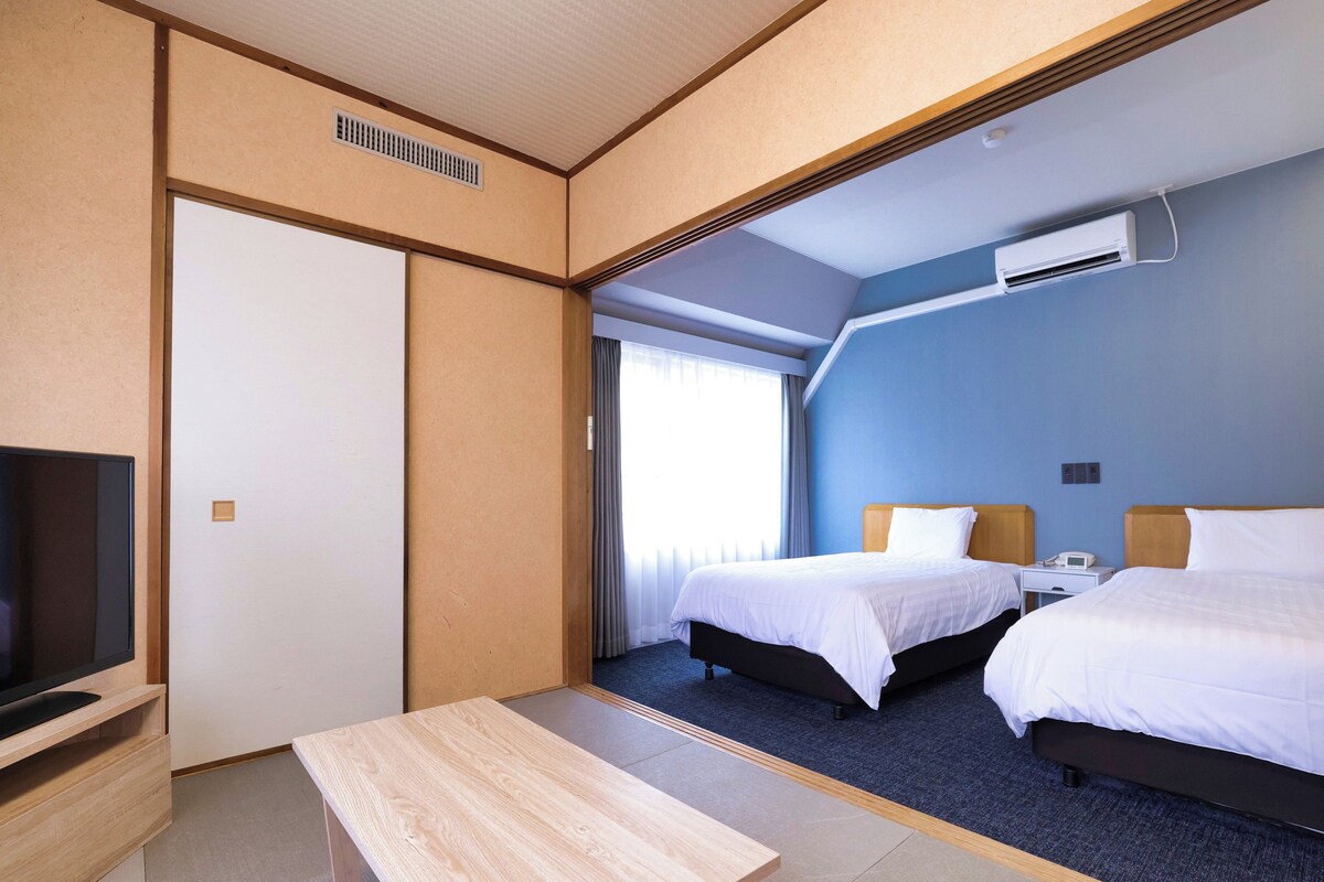 Habitación, para no fumadores (Japanese Western) | Edredón, escritorio y espacio para trabajar con laptop 