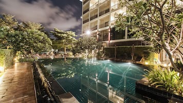 Outdoor pool, pool umbrellas