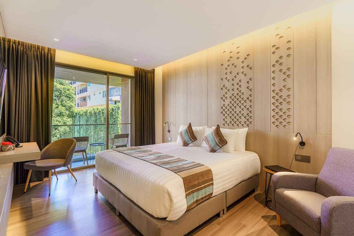 Habitación superior con 1 cama matrimonial o 2 individuales | Ropa de cama de alta calidad y caja de seguridad en la habitación
