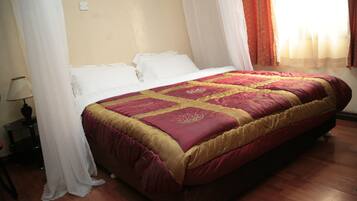 Desk, laptop workspace, rollaway beds, free WiFi