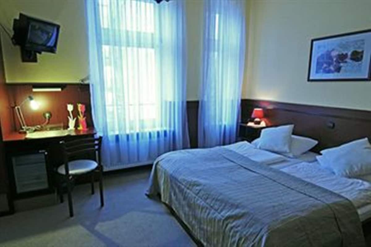 1 slaapkamer, individueel gemeubileerd, een bureau, geluiddichte muren