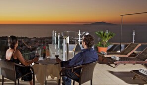 Outdoor dining - Monte Solaro (Anacapri)