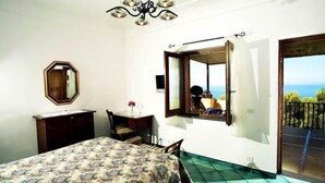 Panoramic Double or Twin Room, 1 Double Bed, Private Bathroom, Ocean View - Monte Solaro (Anacapri)