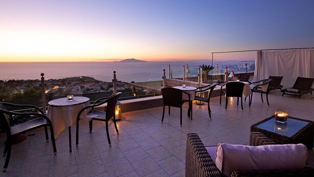 Outdoor dining - Monte Solaro (Anacapri)