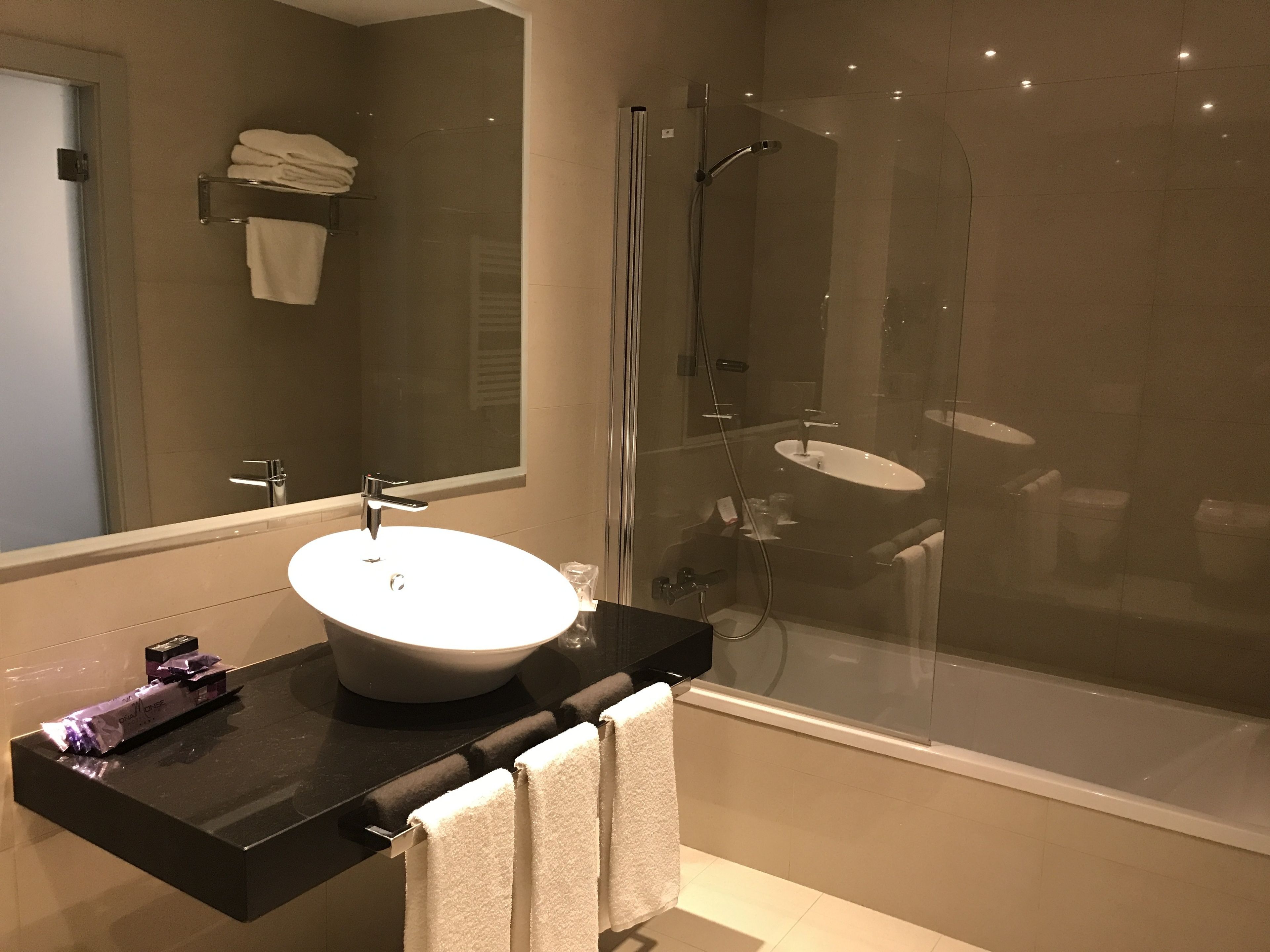triple room, lagoon view | bathroom | shower, free toiletries, hair dryer, bidet