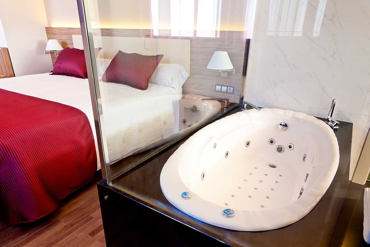 premium double room, 1 king bed, hot tub, lagoon view (platinum) | memory-foam beds, minibar, in-room safe, desk