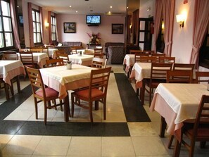 Dining - Las Rocas (Llanes)