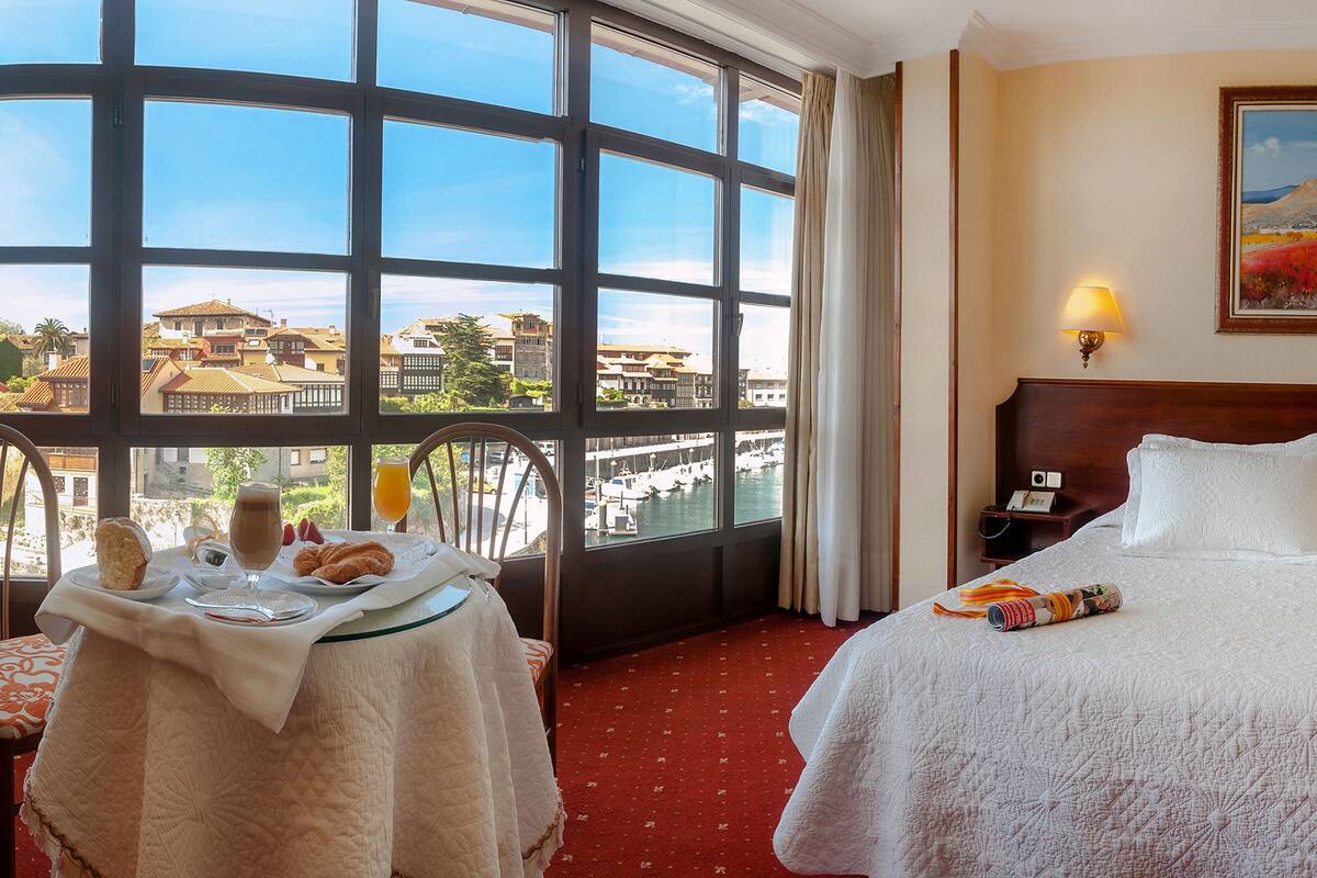 Standard Double or Twin Room, Harbor View | Desk, blackout drapes, cribs (free), WiFi (free)