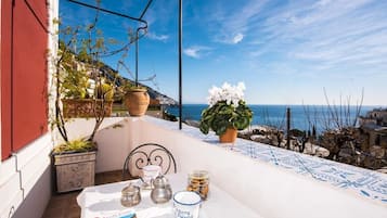 Deluxe kamer, 1 slaapkamer, balkon, uitzicht op zee | Balkon