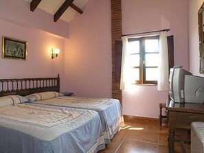 Standard Double or Twin Room | Free cots/infant beds, free WiFi, bed sheets - Hotel Costa San Juan De La Canal (Santa Cruz de Bezana)