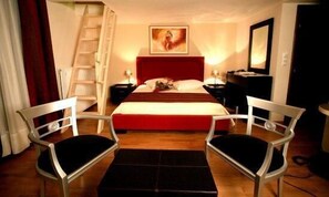 Habitació familiar (Meteora View) | Roba de llit d'alta qualitat i matalassos amb encoixinament addicional