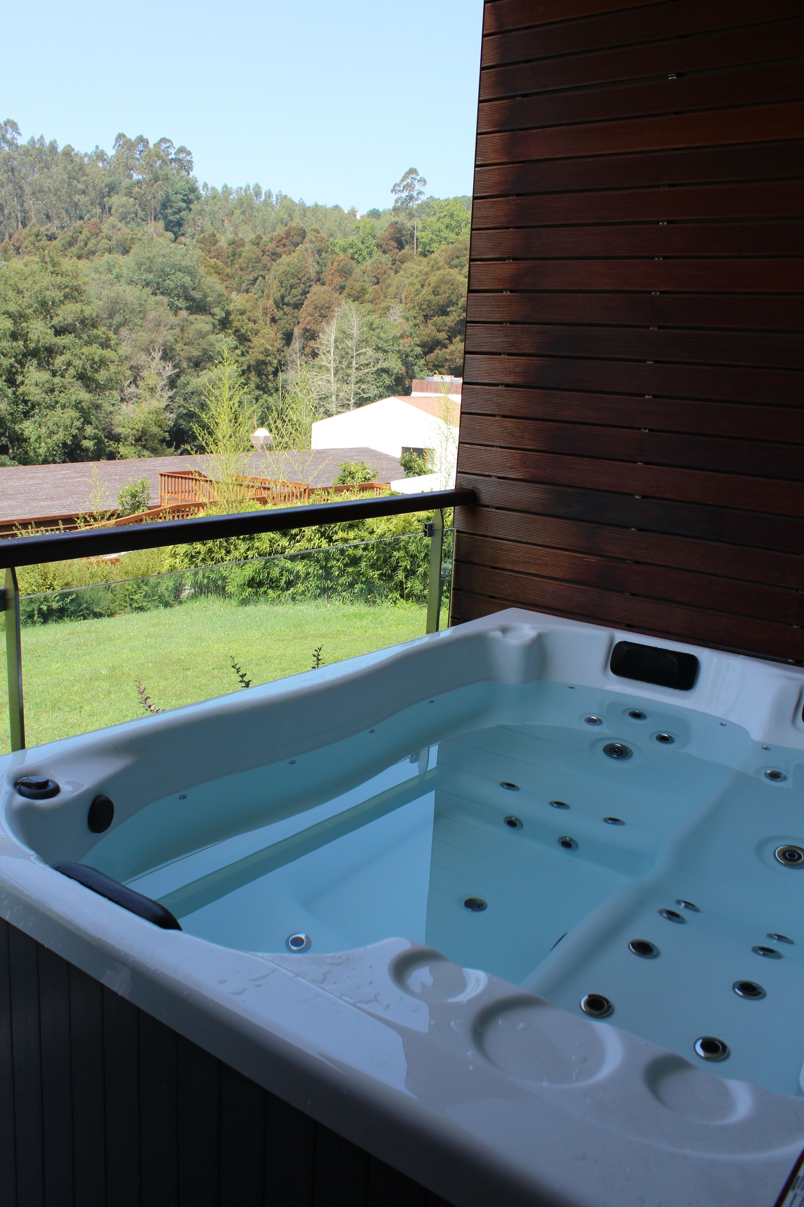 deluxe double room (jacuzzi) | room amenity