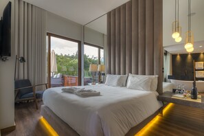 尊荣套房, 1 张特大床, 阳台 | 2 多间卧室、高档床上用品、加厚床垫、迷你吧