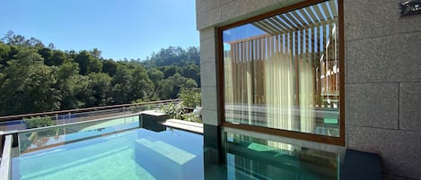 Suite Premium, 1 trÚs grand lit, balcon | Piscine privée