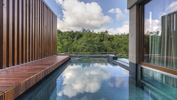 Premium Suite, 1 King Bed, Balcony | Private pool