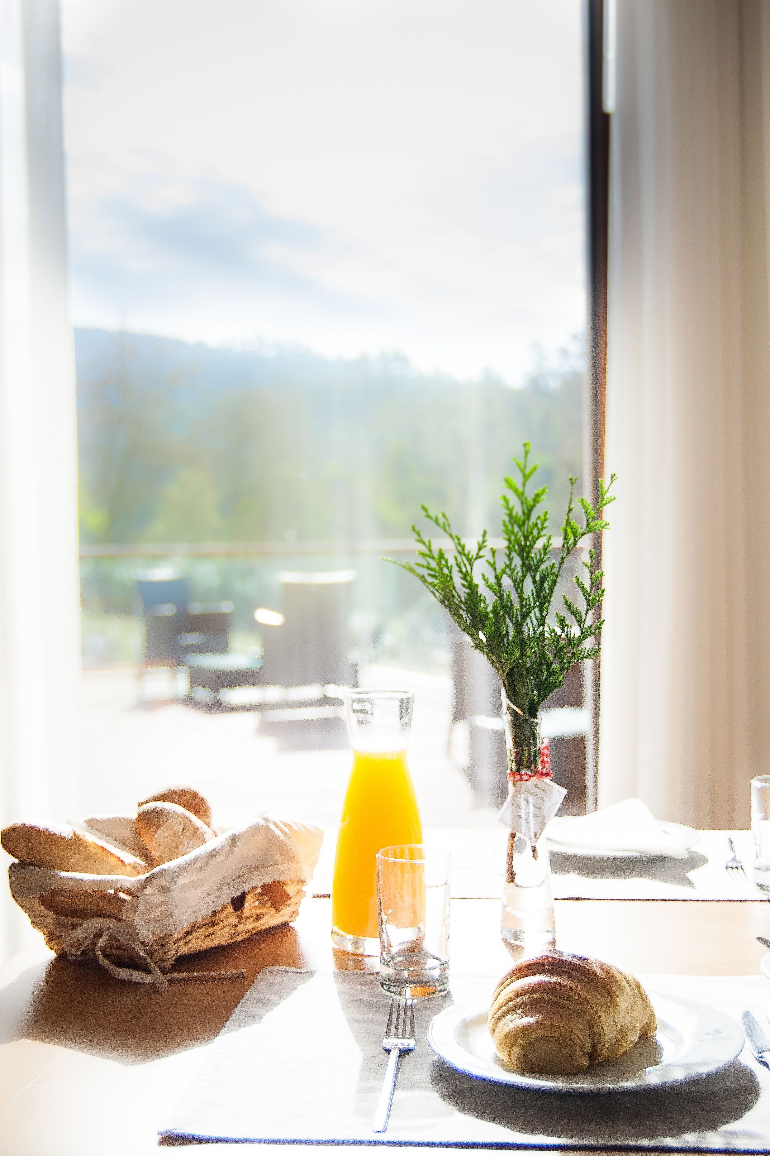 Free buffet breakfast 