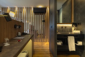 Deluxe-Doppelzimmer, 1 King-Bett, Nichtraucher, Whirlpool (Jacuzzi) | Badezimmer | Kostenlose Toilettenartikel, Haartrockner, Bademäntel, Bidet